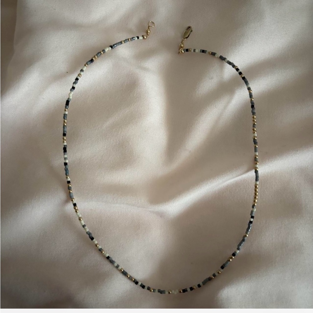 Elegant Beaded Necklace in Gold and Blue